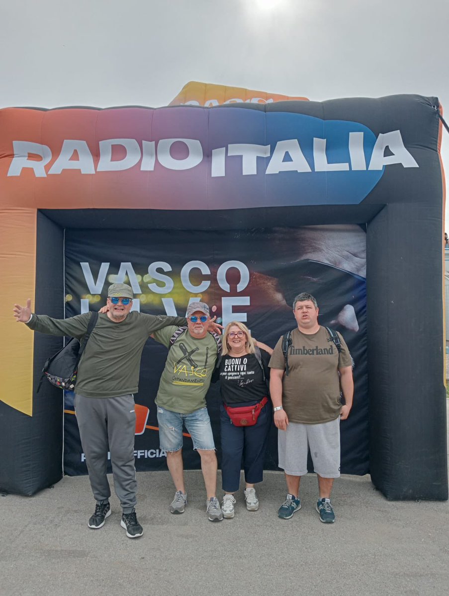 genamuriel's tweet photo. Vasco A love for a lifetime #bibione #vascorossi #livekom #vasco2024 https://t.co/UfWSafYnCG