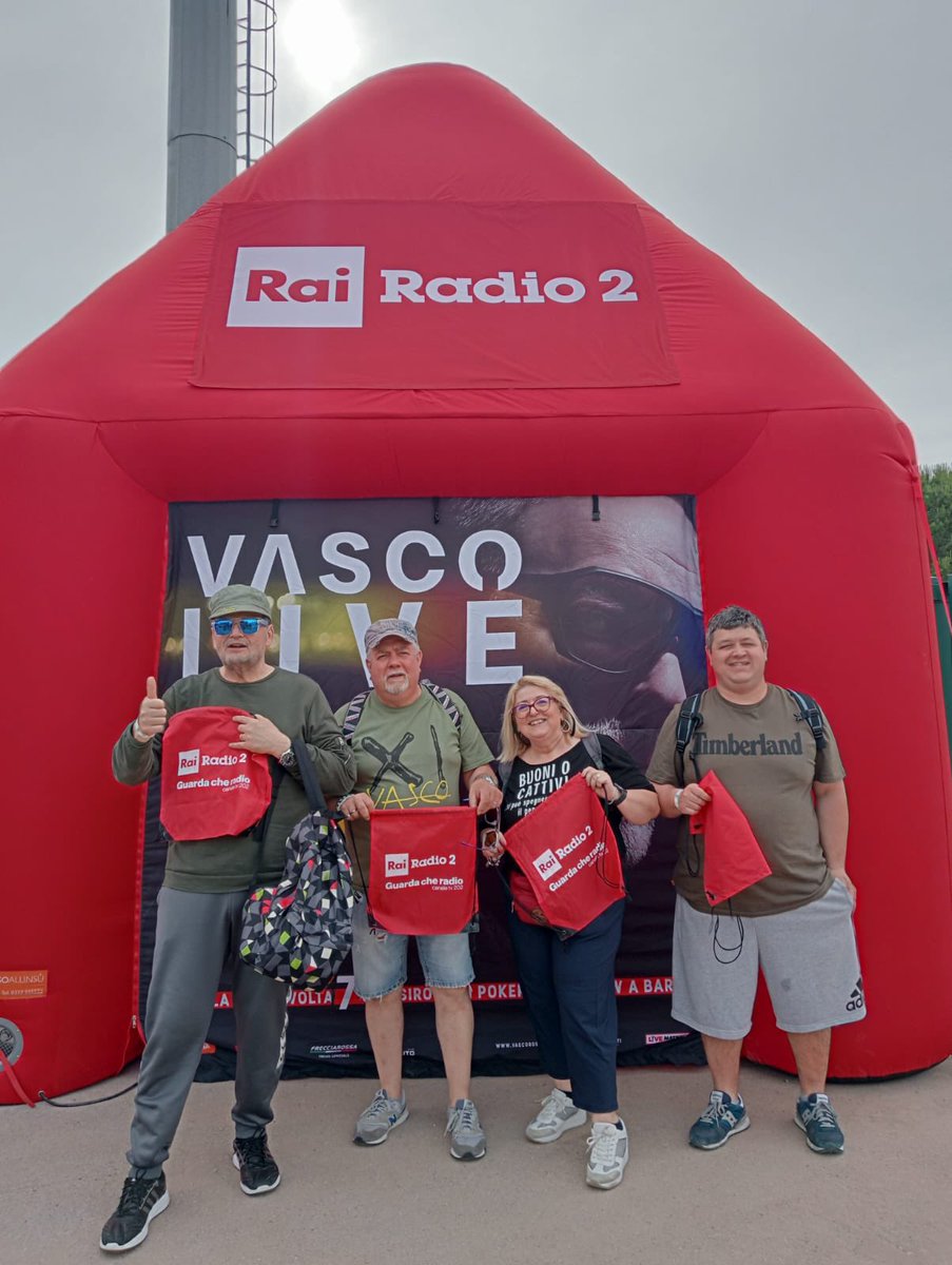 genamuriel's tweet photo. Vasco A love for a lifetime #bibione #vascorossi #livekom #vasco2024 https://t.co/UfWSafYnCG