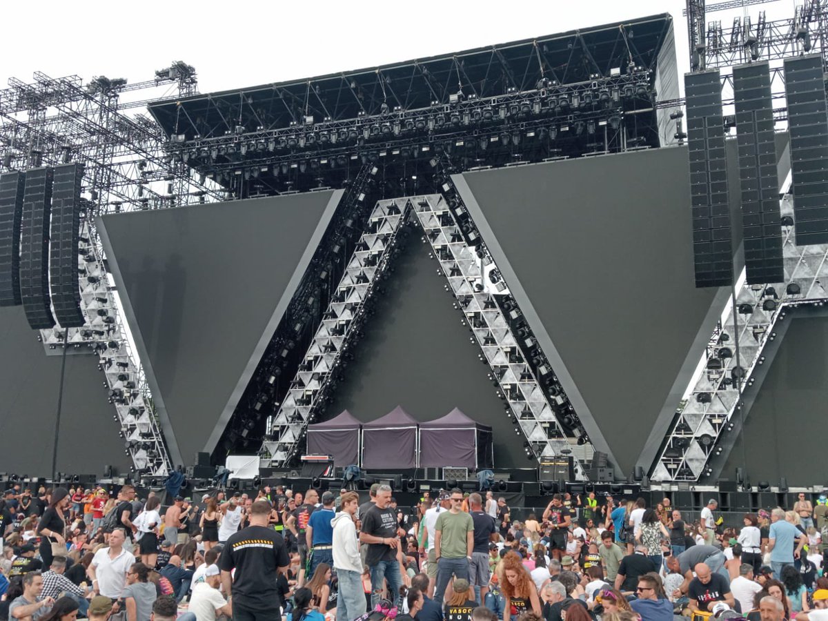 genamuriel's tweet photo. Vasco A love for a lifetime #bibione #vascorossi #livekom #vasco2024 https://t.co/UfWSafYnCG