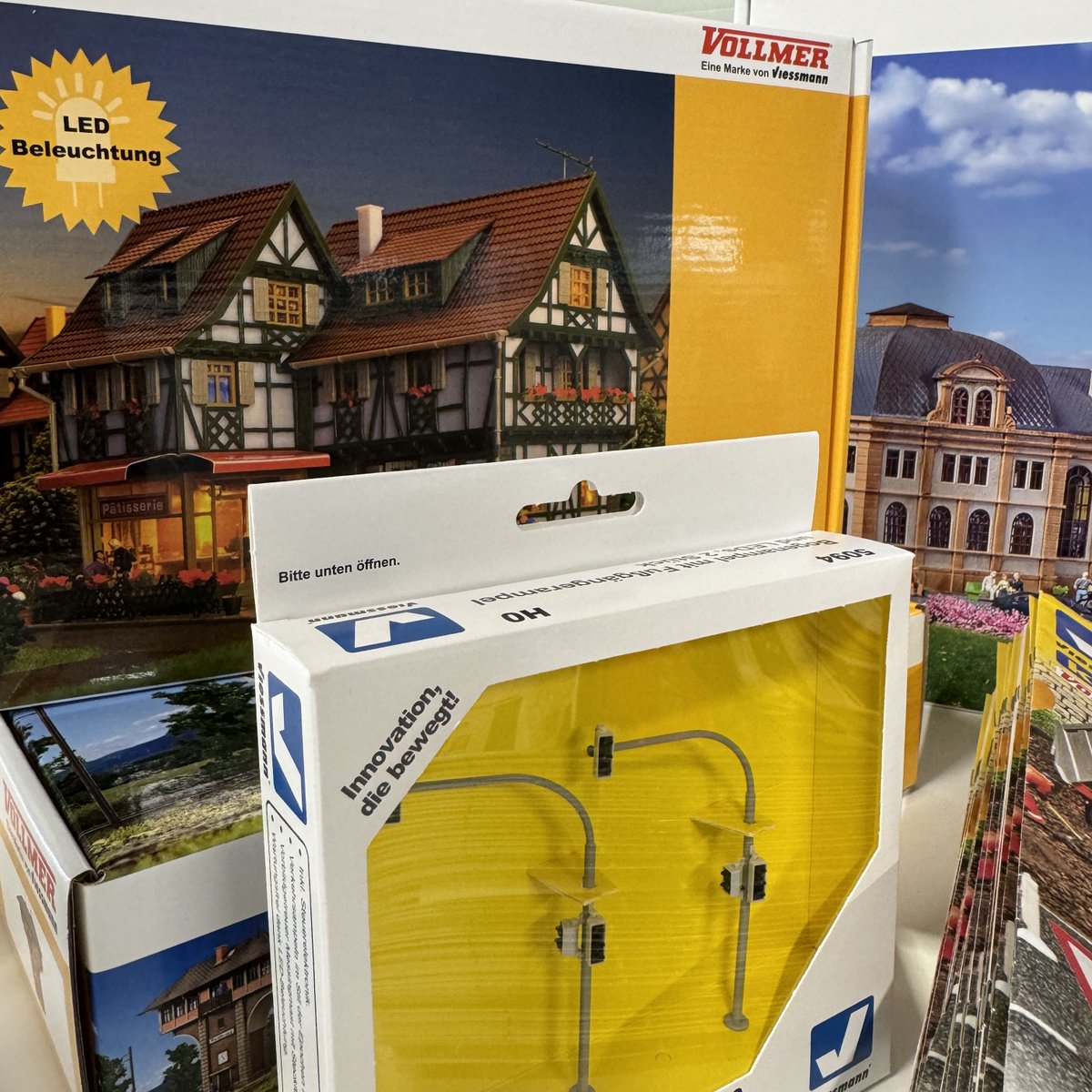 JModelisme's tweet photo. 🏠 Arrivage Kibri, Vollmer, Viessmann.

Cliquez-ici 👉 https://t.co/XTCZSXkeiP

#Kibri #Vollmer #Viessmann #ModélismeFerroviaire #TrainMiniature https://t.co/u51QXMNMrg