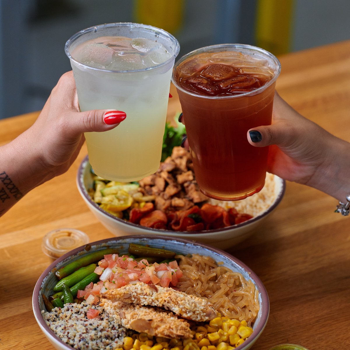 beehivekitchen's tweet photo. Build your own bowl and then top it off with sweet iced tea and lemonade! 🍋

#beehivekitchen #healthyeating #healthyfood #foodie #fll #cypresscreek #fortlauderdale #miami #bowl #buildyourownbowl https://t.co/hKVTtyQ2I9