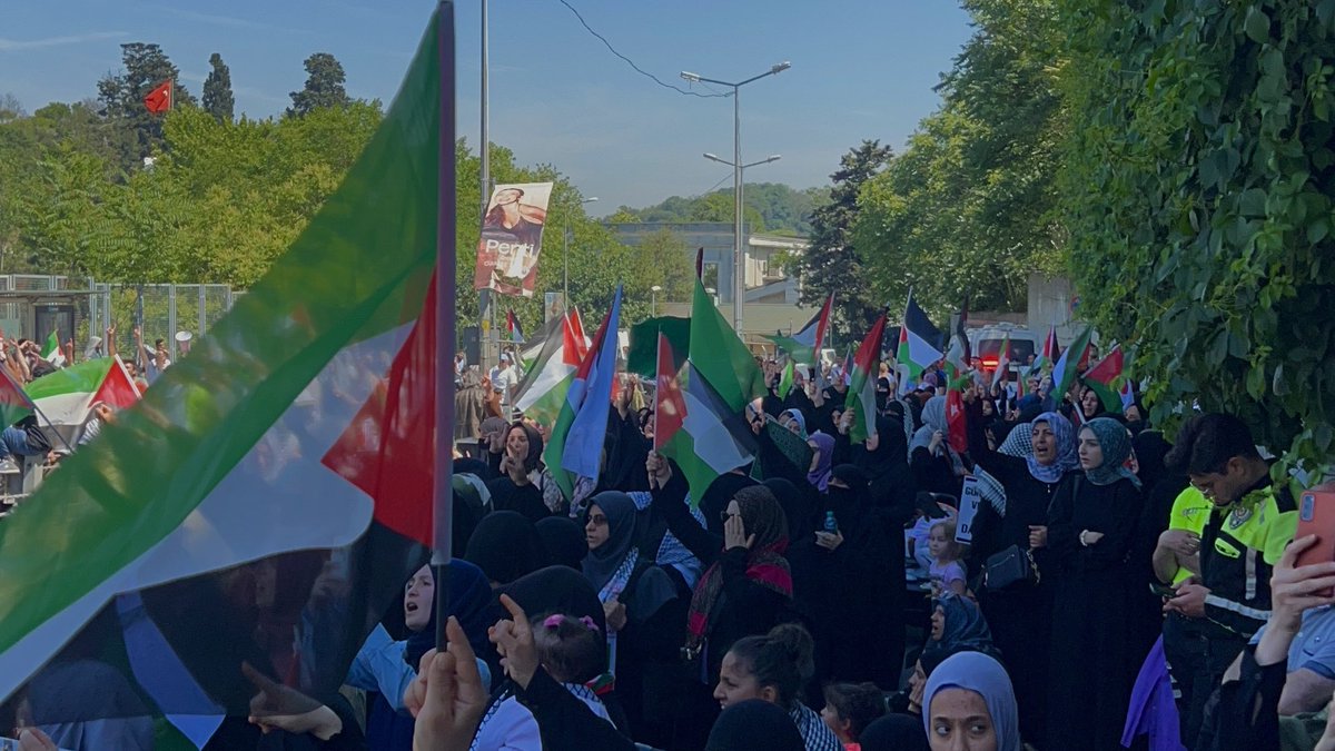 Gulsumsenaa's tweet photo. Filistin'i konuşmaktan vazgeçmeyeceğiz!
Tavrımız bellidir ve nettir. Filistin, Filistinlilerindir.
#FREEPALESTİNE #PALESTINE https://t.co/obMrF4w2xW
