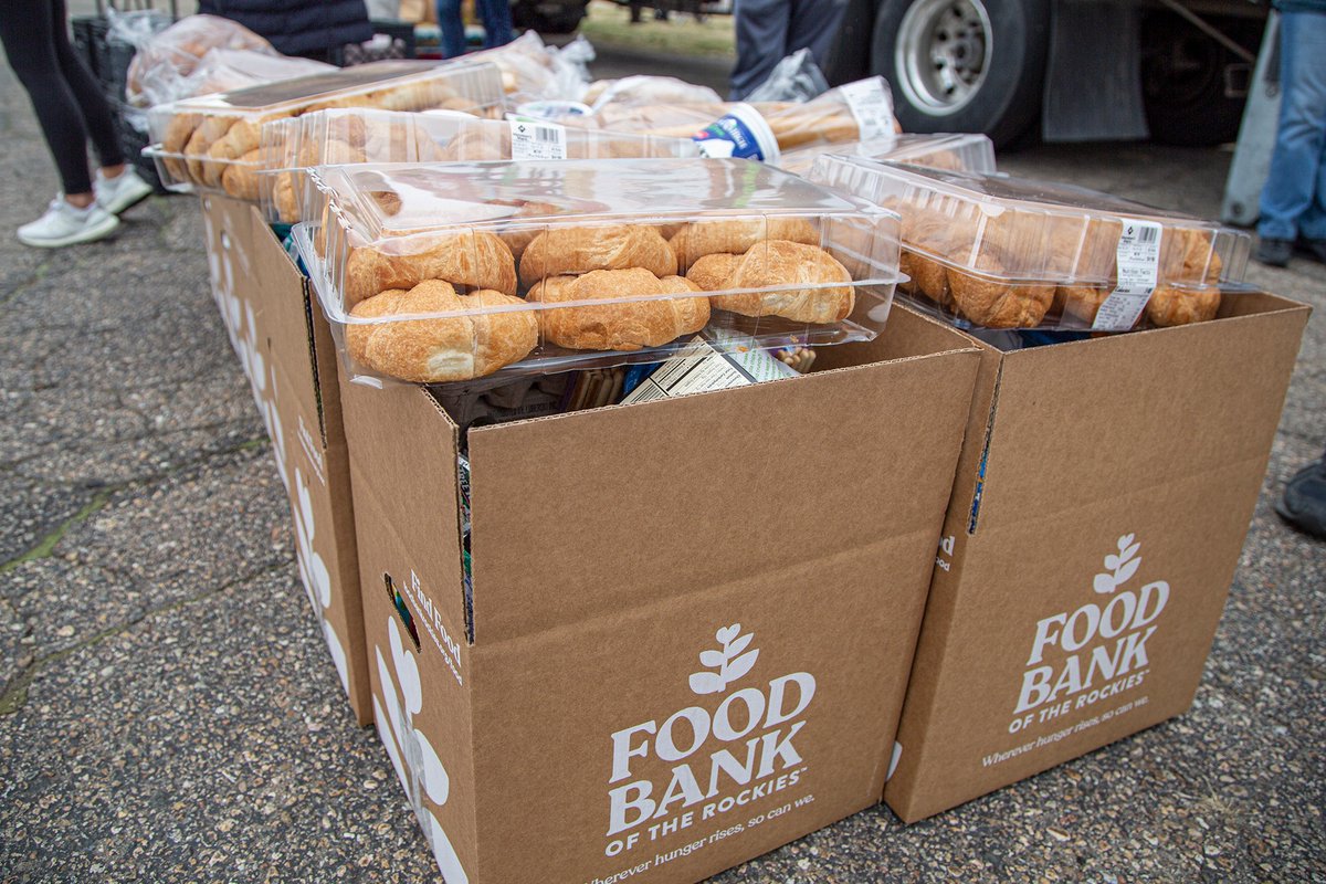 Regis is a @foodbankrockies Mobile Food Pantry location! Join us June 4 from 9-11 a.m. — or until the supply runs out — in Lot 6 (50th Ave. and Federal Blvd.) to receive food. Food items will require refrigeration and preparation. Learn more or find food: foodbankrockies.org/find-food/
