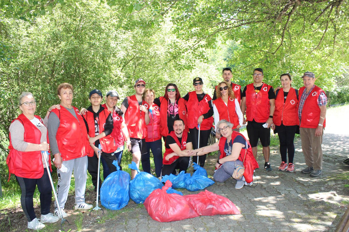 cruzvermella's tweet image. Aprovechamos fin de semana soleado en Galicia para sumarnos a &quot;1m2 contra la #basuraleza&quot; del #ProyectoLIBERA, de SEO/BirdLife en alianza con Ecoembes. La gran recogida colaborativa para liberar la naturaleza de residuos abandonados, desarrollada en diferentes puntos de Galicia.