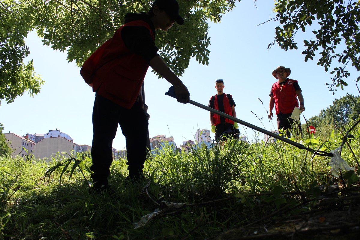 cruzvermella's tweet image. Aprovechamos fin de semana soleado en Galicia para sumarnos a &quot;1m2 contra la #basuraleza&quot; del #ProyectoLIBERA, de SEO/BirdLife en alianza con Ecoembes. La gran recogida colaborativa para liberar la naturaleza de residuos abandonados, desarrollada en diferentes puntos de Galicia.