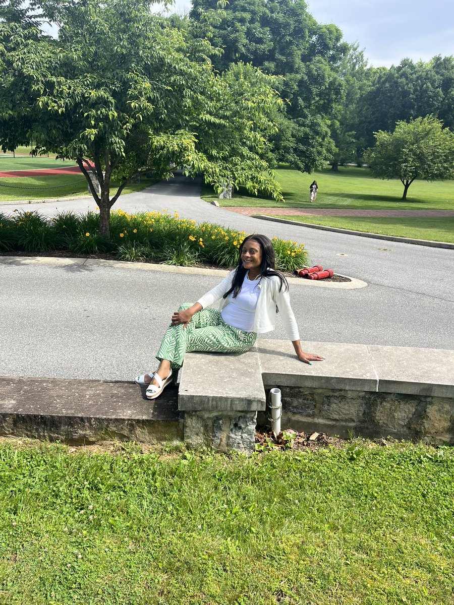 ThawtfulWard7's tweet photo. My baby is graduating today. I’m so excited for him, I can’t stop crying. #BigSister #GraduationFlow #SaintJames #SoccerStar #FluentlySpeakingFrench https://t.co/lFchKWvrvH