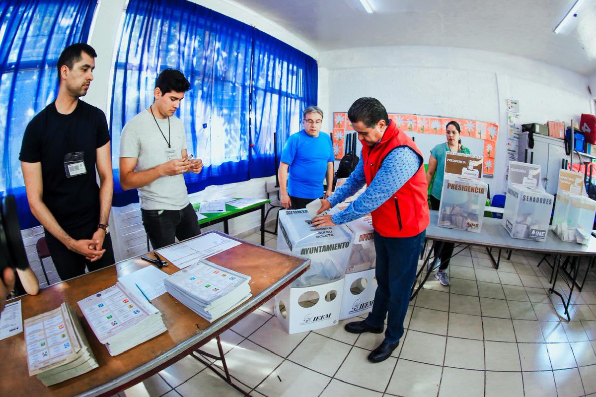 TonyRodriguezMX's tweet photo. Muy contento de salir, acompañado de mi familia a cumplir con nuestro derecho y obligación ciudadana. Hagamos de ésta una fiesta democrática, ordenada y organizada, con una participación entusiasta. https://t.co/61jFK6o8kV