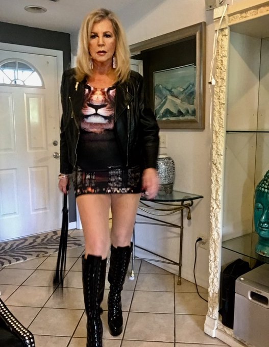 One of my favorite photos from 2020 during our Covid restrictions.   Also a little peek of the mini foot<a href="/tag/tampa"class="tags"><span>#tampa</span></a><a href="/tag/orlando"class="tags"><span>#orlando</span></a><a href="/tag/xxx"class="tags"><span>#xxx</span></a><a href="/tag/ocala"class="tags"><span>#ocala</span></a><a href="/tag/ultimategilf"class="tags"><span>#ultimategilf</span></a>