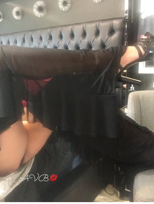 One of my favorite photos from 2020 during our Covid restrictions.   Also a little peek of the mini foot<a href="/tag/tampa"class="tags"><span>#tampa</span></a><a href="/tag/orlando"class="tags"><span>#orlando</span></a><a href="/tag/xxx"class="tags"><span>#xxx</span></a><a href="/tag/ocala"class="tags"><span>#ocala</span></a><a href="/tag/ultimategilf"class="tags"><span>#ultimategilf</span></a>