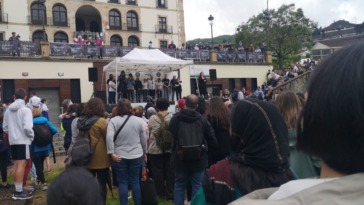 Alhe ere, Eskola Publikoaren alde! 
Giro ederra Ordizian. Publikoa aI do.
#EuskalEskolaPublikoarenJaia <a href="/urdanetahi/">Urdaneta Ikastetxea</a> <a href="/urdanetarrak/">Urdanetarrak Guraso Elkartea</a> <a href="/EEPJaia/">Errotu</a>