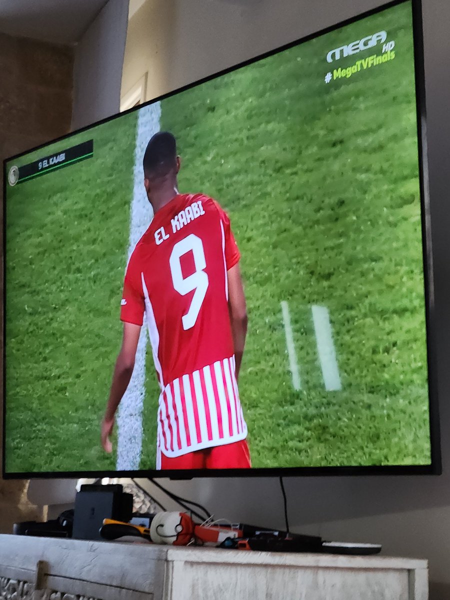 chrisvar7's tweet photo. @RedDuckling Γκοοοοολλλλ 🔴⚪️💪🇬🇷🇨🇾 https://t.co/4rvlRFH0ql