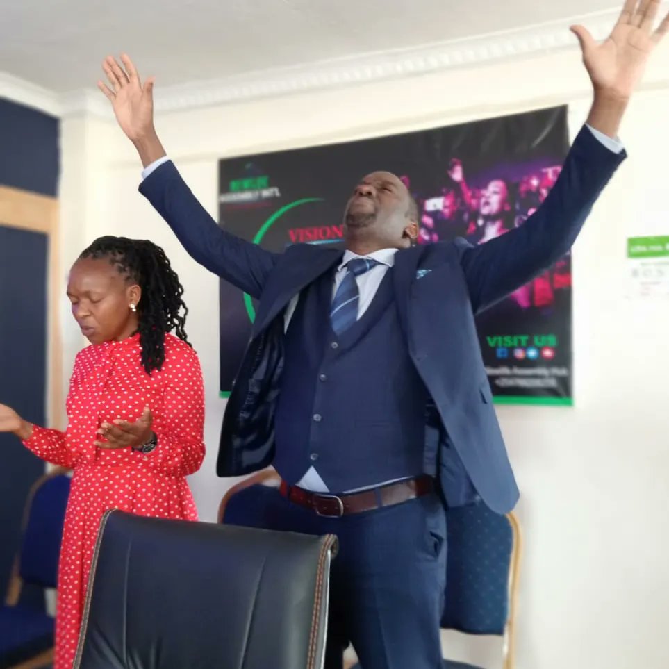 prophetkelvinuz's tweet photo. IF YOU WANT TO WALK RIGHT WITH GOD BE A MAN OF PRAYER. 

MEN OF PRAYER ARE CARRIER OF THE HOLY GHOST, POWER, ANOINTING FOR REVIVAL IN THIS GENERATION

#SundayService
#Prayer
#SupernaturalFamily
#WeAreNLAI https://t.co/FzvV2iIHLH
