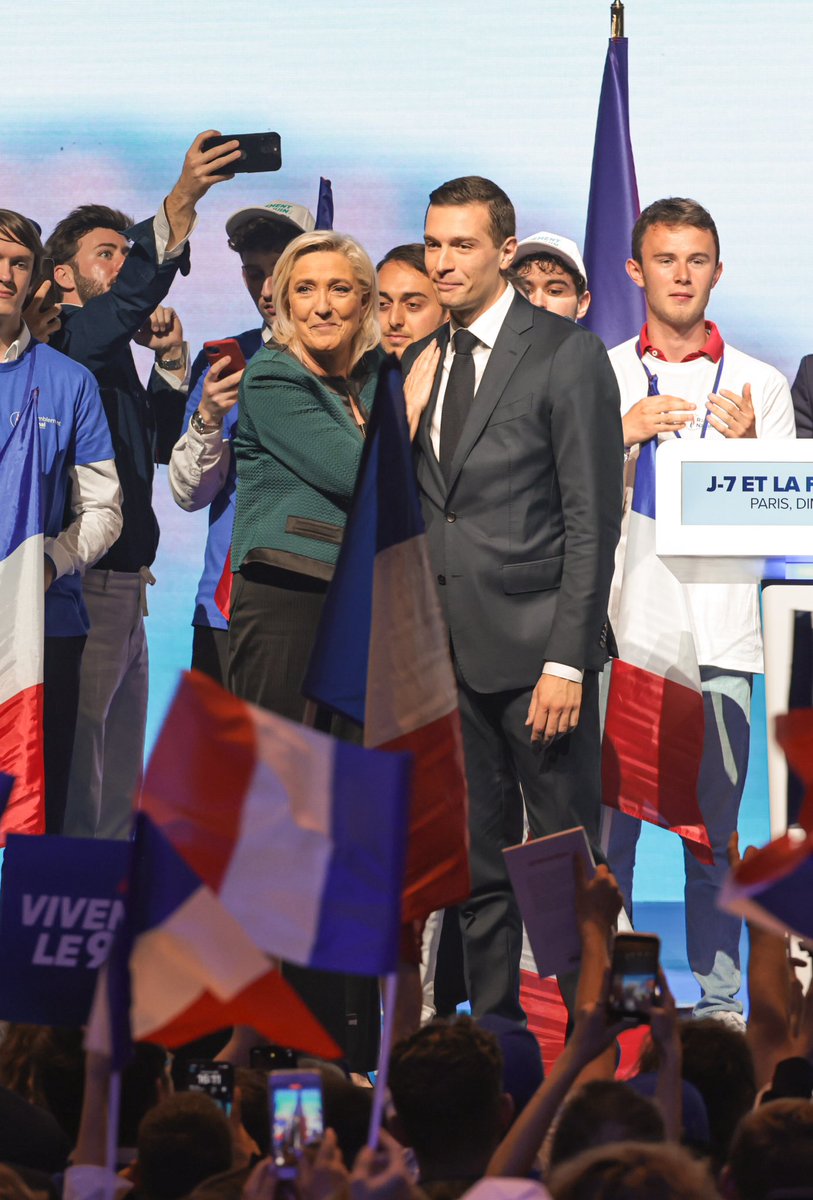 MLP_officiel's tweet photo. Tenez bon, on arrive ! 🇫🇷 https://t.co/ZD9PMFDQKC