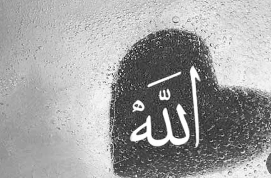 عندما تشيخ الروح
يصبح الجسد عكاز
يحمل أثقال وأتعاب
فالأيمان بالله الضمان
الوحيد الذي لايجعل
 الروح لاتشيب... 
حتى لوشاخ البدن
الريحانة