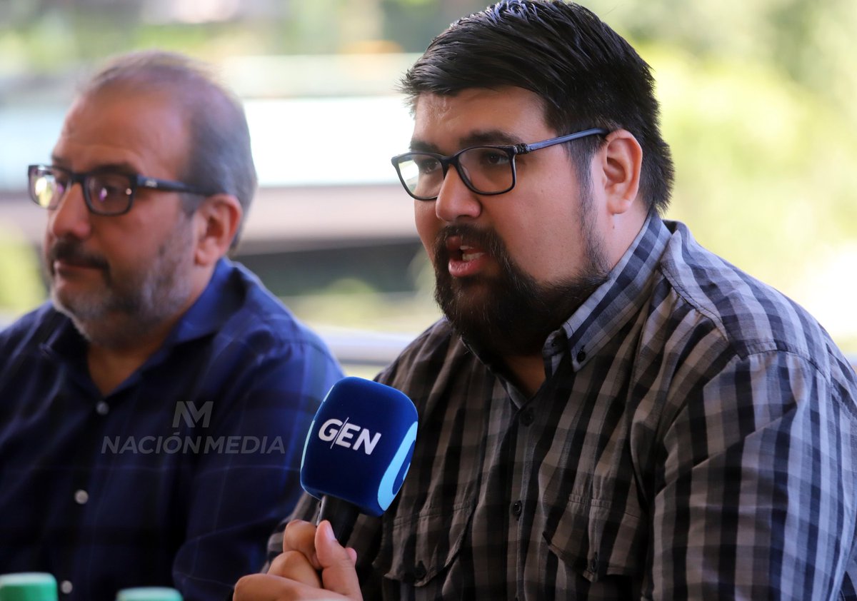 tindelcristhian's tweet photo. Arrancamos el especial de #CodigoMotor desde la Petrobras de Santa Teresa, el pleno eje corporativo de Asunción. Invitados especiales para empezar a vivir el Transchaco Rally 2024.
📺 @SomosGEN
📷 Roberto Zarza - LN https://t.co/7Fdz3irzhK