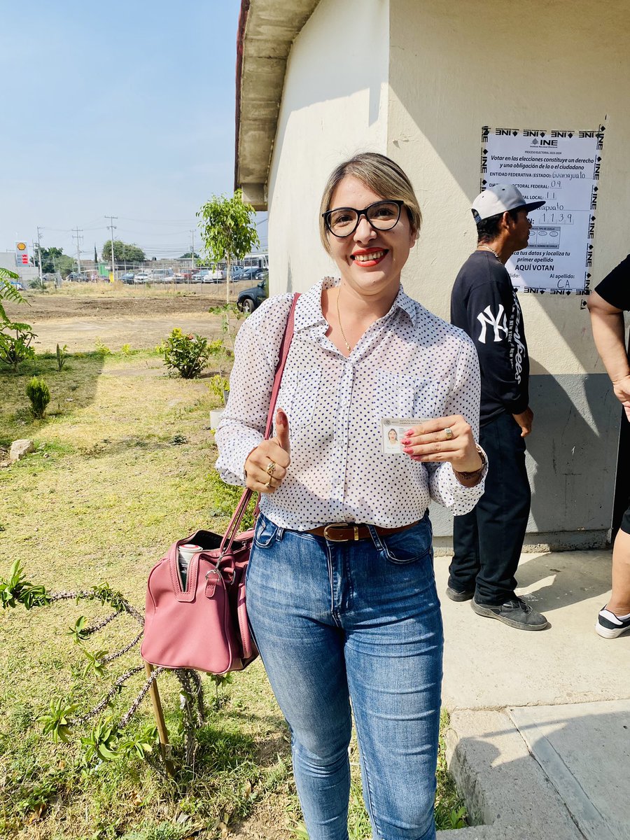 La verdadera democracia es ejercer tu derecho a decidir y ser escuchado mediante el voto. 🗳️👍🏻
#EleccionesMéxico2024