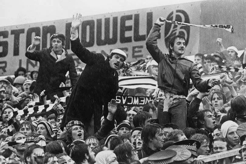 Newcastle United fans on the Gallowgate End terraces at St James' Park, September 11th 1976.

Picture courtesy of Mirrorpix.

#nufc #newcastleunited