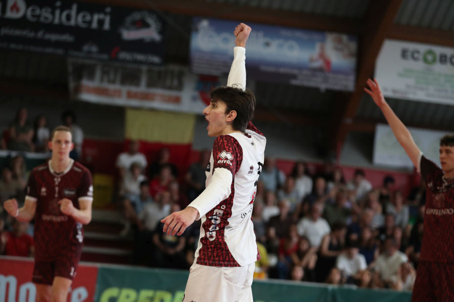 trentinovolley's tweet photo. 🏐📸 | GALLERY LIVE
➖
Le immagini del match della Finale di Junior League in corso di svolgimento ad Ozzano dell’Emilia
(✒️ Marco Trabalza)
➖
#⃣ #delmontejunior
#⃣ #trentinonelcuore https://t.co/IA82iHcKsA