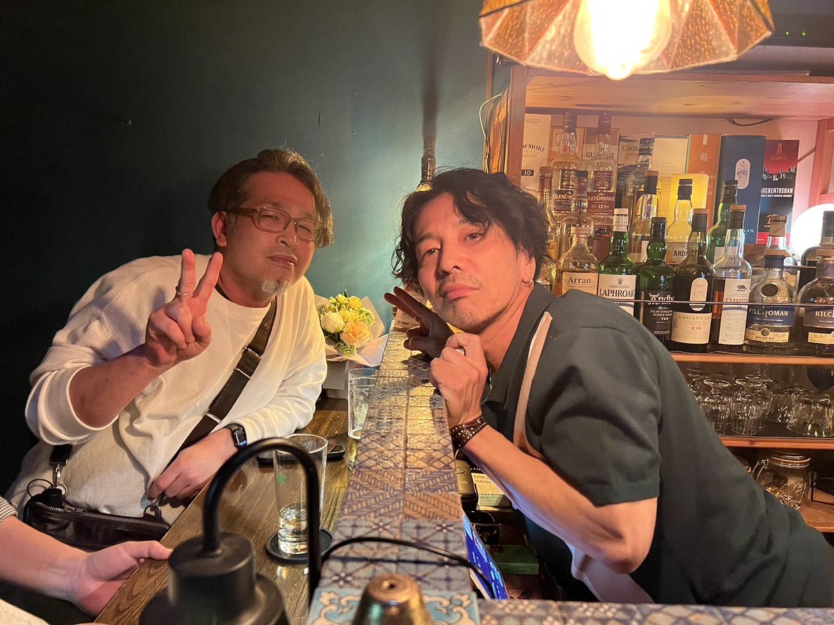 BAR_NOSU_2012's tweet photo. 【NOSU Last week２日目］
昨夜もたくさんのご来店ありがとうございました♪
久しぶりの方々同士が再会して
「懐かしー！！久しぶりー！」と盛り上がる場面も、マスターとして感動しております（笑）
残り数日の営業ですが、ご都合良い方、1杯でもお立ち寄りください！ https://t.co/z7RzL87j37