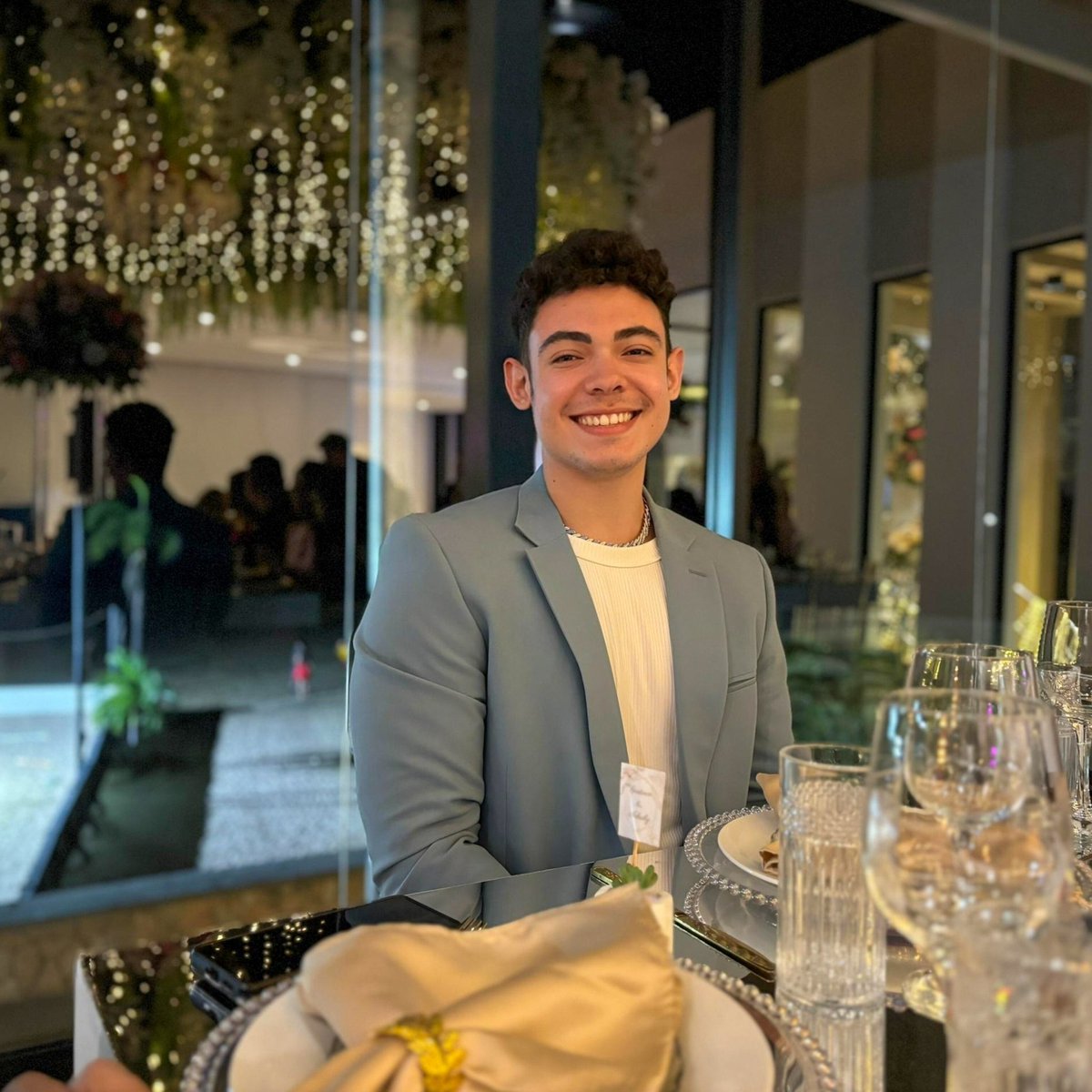 ユスレン tweet media