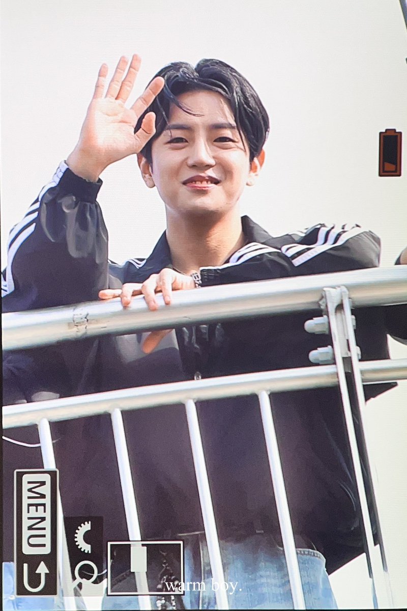 warmboy228's tweet photo. 240602 스페이스워크 그렇게 쉽게 올라가는거 너무 신기함
 #에이스 #이동훈 #동훈 #ACE #LEEDONGHUN #DONGHUN #SuperNatural #슈퍼내추럴 https://t.co/M32i2ay0bP