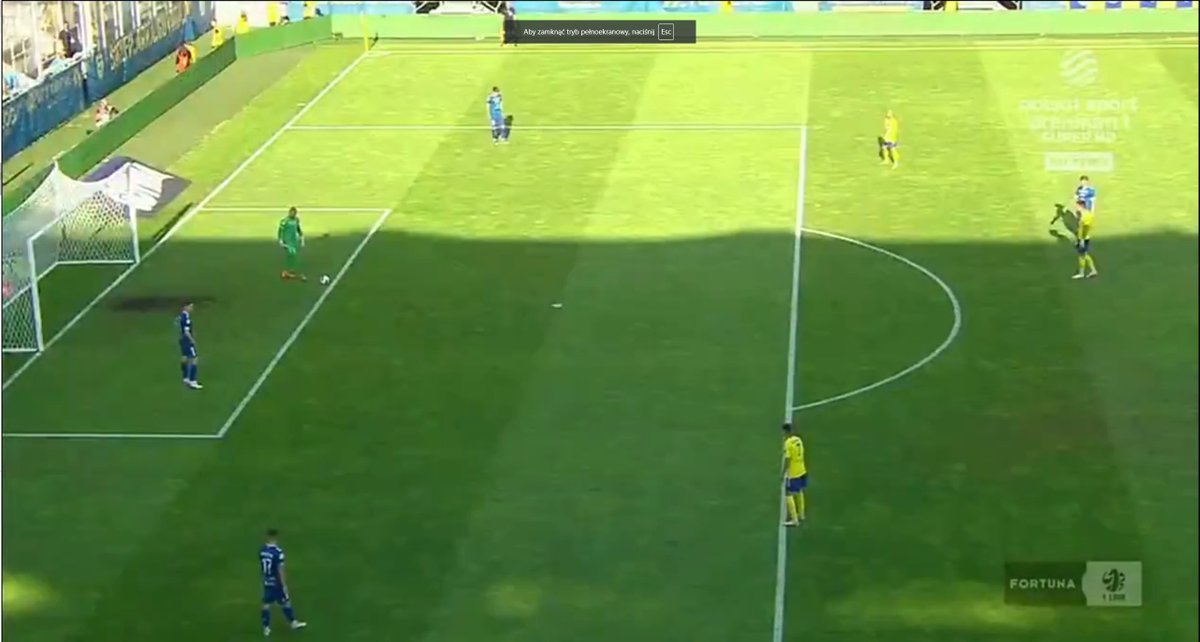 kamil_rmcf's tweet image. 1. screen - bramkarz Motoru jeszcze nie podszedł do piłki a zawodnik Arki już miał nogę na linii.
2. screen - bramkarz Motoru dopiero zamierza zagrać piłkę a Arkowiec już ma stopę dalej i jest 1/3 ciała w polu karnym.
3. screen - moment zagrania piłki przez bramkarza 
#ARKMOT