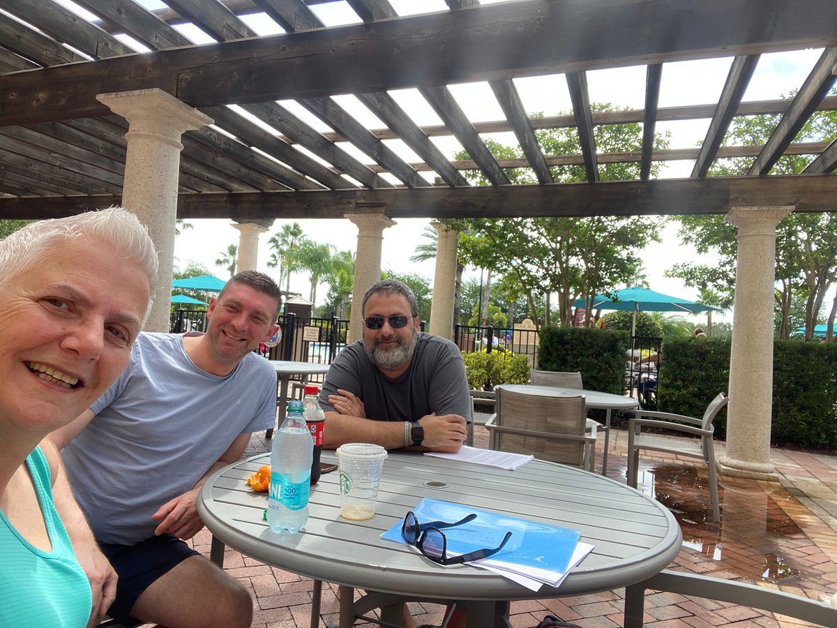 Let the selfies begin 🤳 Great to meet old friends and new <a href="/AngelikaKlidas/">Angelika Klidas</a> and Igor Alcantra by the pool. We take the time to relax now before the excitement begins at <a href="/qlik/">Qlik</a> #QlikConnect very soon!