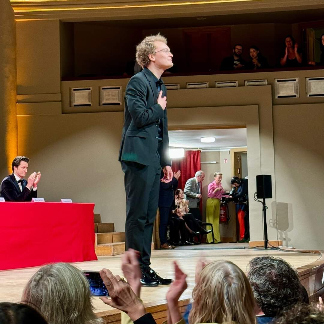 Congratulazioni a Dmytro Udovychenko, #ElbaFestivalPrize 2014, per il primo premio al Concorso Internazionale Queen Elizabeth di Bruxelles! 

Scopri i progetti del Festival destinati ai giovani talenti:
👉 tinyurl.com/elba-festival-…
👉 tinyurl.com/elba-festival-…