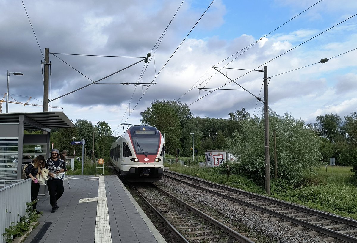 lejeunedutrain's tweet photo. Hegne, départ avec le #Seehas #S6 @bwegtBW #SBBGmbH Konstanz / Engen jusqu'à Singen (Hohentwiel). https://t.co/9UZ9GhVcFo