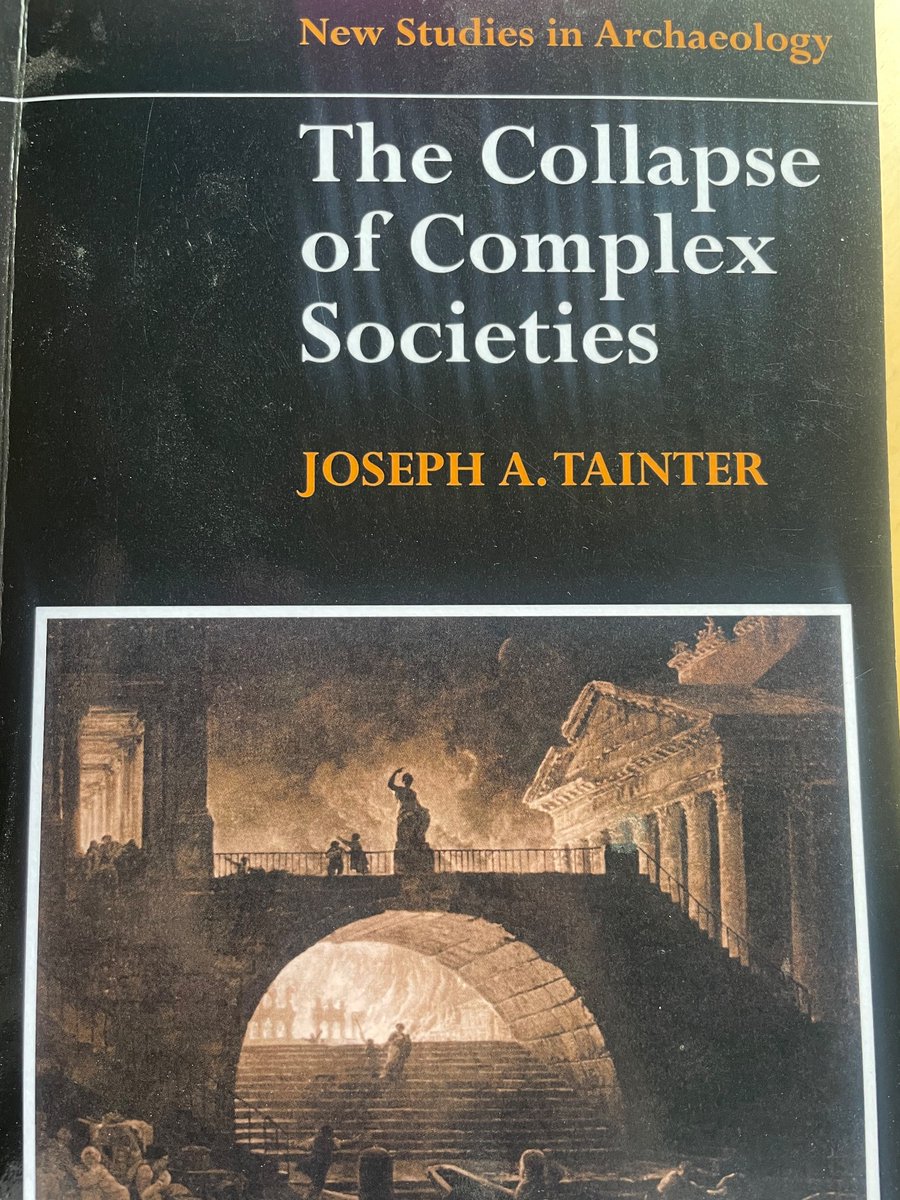 Kun seuraa uutisointia terveydenhuollon nykytilasta ja kehitysnäkymistä, en voi välttyä ajattelemasta Joseph A Tainterin kirjaa The collapse of complex societies (1988). Tainter sanoo, että kompleksiset yhteiskunnat vastaavat kohtaamiinsa ongelmiin lisäämällä kompleksisuutta. >