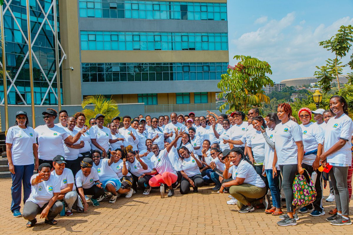 CnfDistrict's tweet photo. Kuri iki cyumweru ba Mutimawurugo bo uturere tw'umujyi wa kigali bakoze siporo rusange, umuryango wakwanguriwe  kwitabira imyitozo ngororamubiri, turashimira Nyakubahwa @FirstLadyRwanda @RwandaWomen @CityofKigali @RwandaGender @KicukiroDistr #SiporoniUbuzima #AbagoreTwagiye https://t.co/q7LbR2LJdL