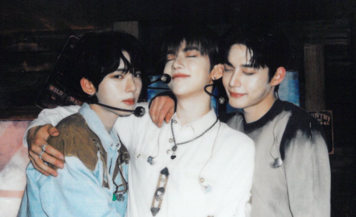 jiwoongiez's tweet photo. GONNA CRY THATS FAMILY 😭😭 https://t.co/F4onOoYryj