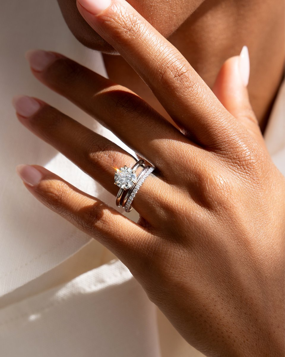 Jeandousset's tweet image. An engagement ring that packs a sparkly punch 💥 bit.ly/3UJWnRl
#engagementring #rounddiamond #diamondring #jeandousset