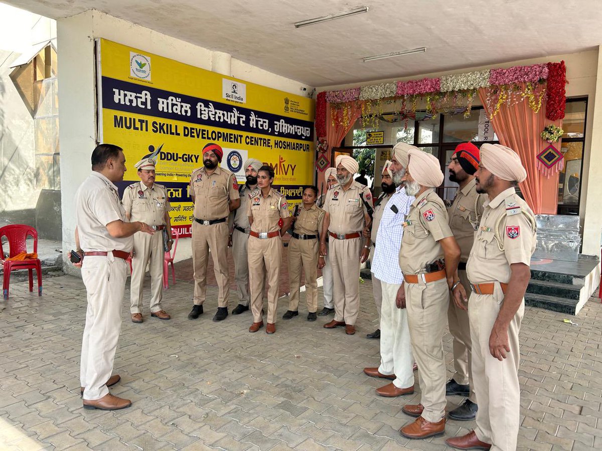 PP_Hoshiarpur's tweet photo. GOs of Hoshiarpur Police checked the security arrangements at EVM strong rooms & the Counting Centre for the Assembly Constituencies of Distt Hoshiarpur. The force deployed at the three tiers was checked & briefed regarding their duties.
#LokSabhaElections2024 #ElectionsSecurity https://t.co/1IqmBnX5nd