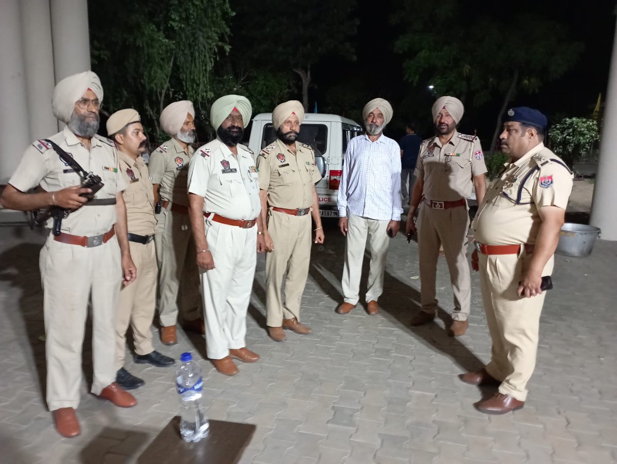 PP_Hoshiarpur's tweet photo. GOs of Hoshiarpur Police checked the security arrangements at EVM strong rooms & the Counting Centre for the Assembly Constituencies of Distt Hoshiarpur. The force deployed at the three tiers was checked & briefed regarding their duties.
#LokSabhaElections2024 #ElectionsSecurity https://t.co/1IqmBnX5nd