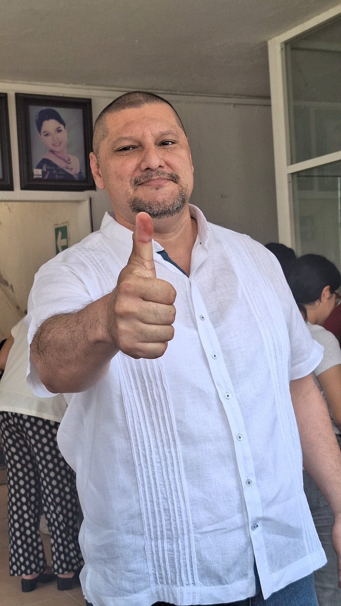 DiarioPresente's tweet photo. #Macuspana En estos momento el Lic. Gaspar Díaz Falcón candidato a la presidencia municipal de Macuspana por Morena #emite su
#voto en la casilla de la sección 0875 del DIF municipal de Macuspana.
Luis Contreras. https://t.co/2JTURIvJZG