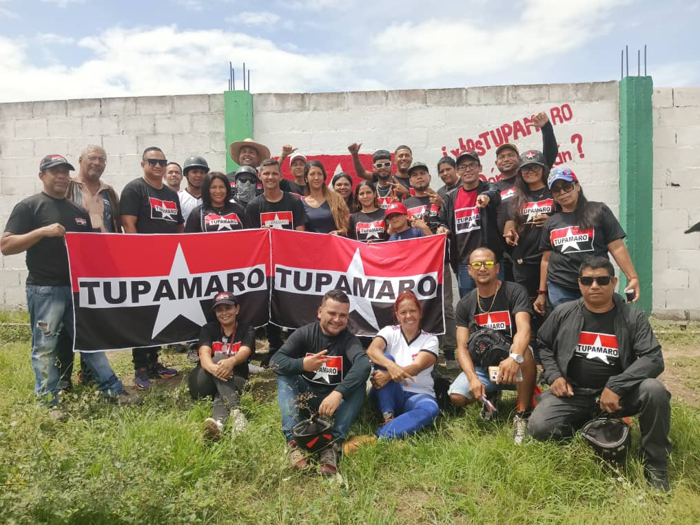 JairoSantos_MRT's tweet photo. Nuestra militancia del estado @CaraboboMrt_2 municipio San Joaquin estan #PintandoVictoria  junto al Responsable nacional de Propaganda y Comunicación @Maldonado_tupa  
Y los Tupamaro dónde están?
Apoyando a Nicolás https://t.co/UeFjKBkShH