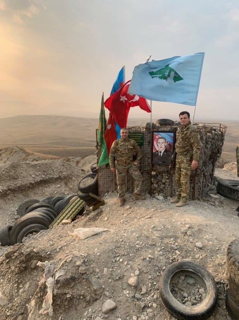 FiiTarih's tweet photo. Mübariz İbrahimov’un şehit düştüğü yerde Azerbaycan, Türkiye ve Göktürk bayrakları.

- 2020

Türk’ün öz kardeşi ile arasını açmaya çalışanlar sonsuza dek hüsrana uğrayacaklar. https://t.co/vmevtQmy8c