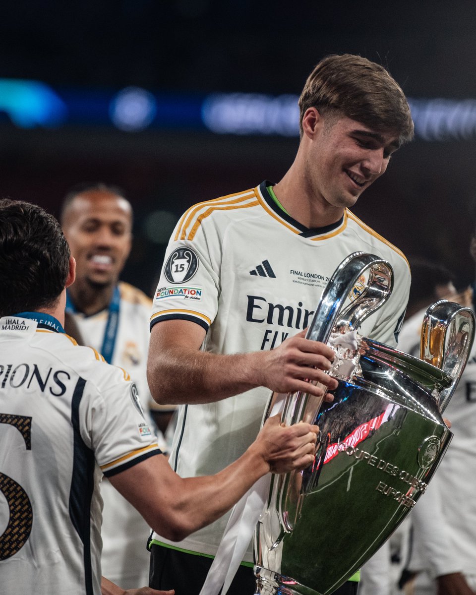 franglez_1's tweet photo. Simplemente REAL MADRID🤍👑 https://t.co/pYNwN0MnkE