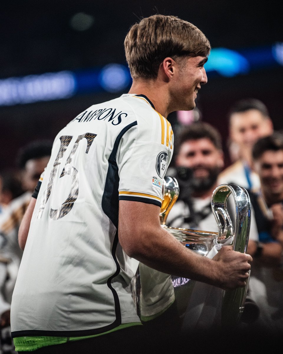 franglez_1's tweet photo. Simplemente REAL MADRID🤍👑 https://t.co/pYNwN0MnkE