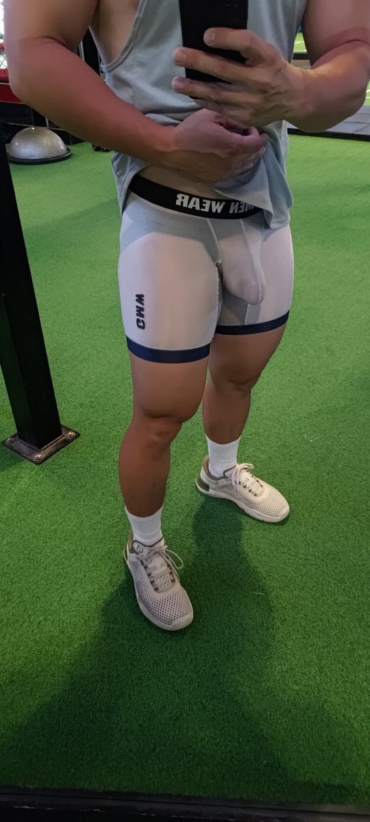 corp_bro's tweet photo. Horny after working out https://t.co/qLwsZIJ9Fq