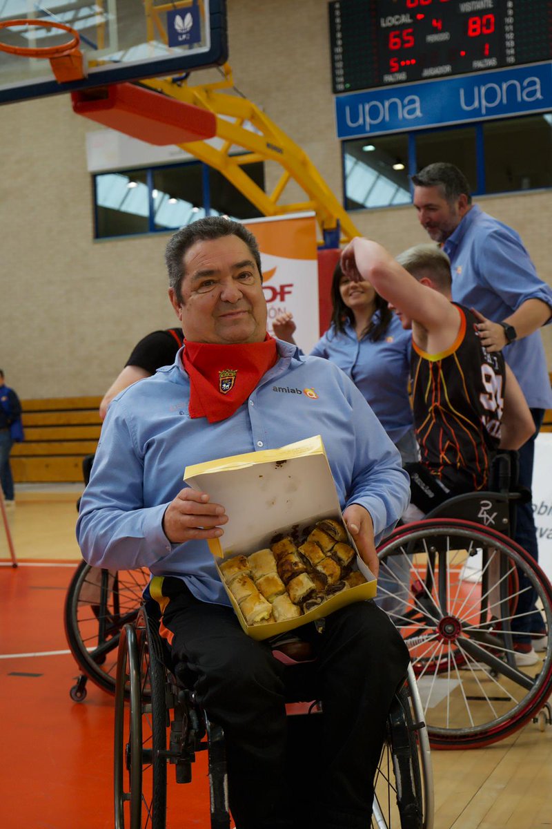 BsramiabA's tweet photo. Fotos que lo dicen todo. Campeones de #LigaBSREspaña temporada 2023-2024 
#bsr #baloncestoensilladeruedas https://t.co/zdSdt9rugA