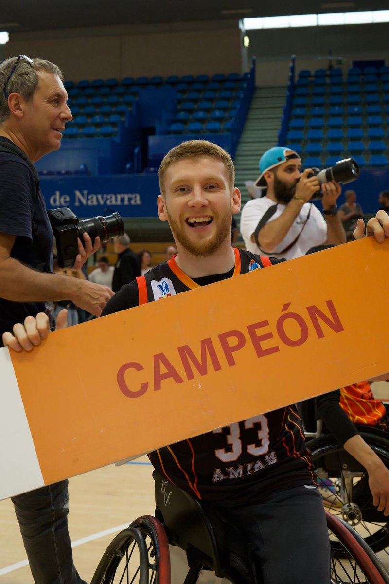 BsramiabA's tweet photo. Fotos que lo dicen todo. Campeones de #LigaBSREspaña temporada 2023-2024 
#bsr #baloncestoensilladeruedas https://t.co/zdSdt9rugA
