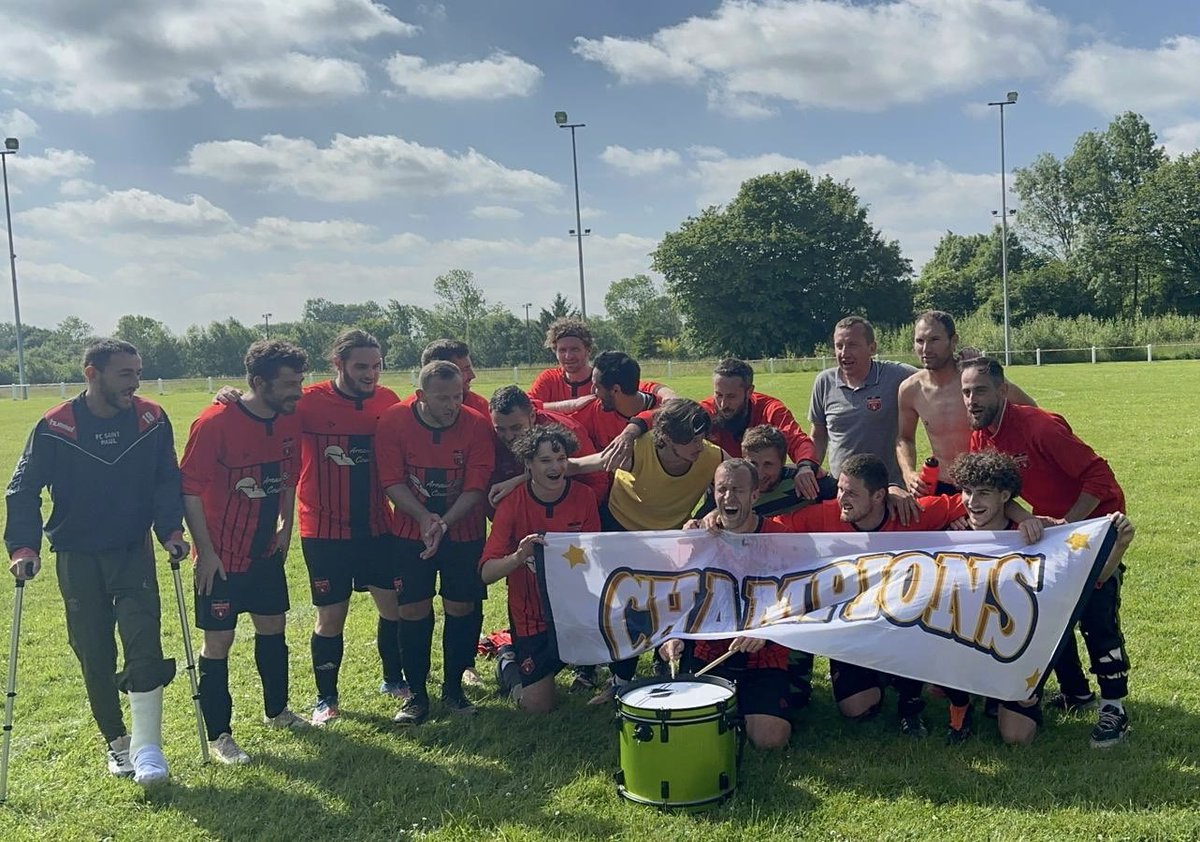 fcsaintpaul's tweet photo. [Fin du match]

AS Feuquières 3️⃣🆚5️⃣ FC Saint-Paul
Victor ⚽️⚽️🎯
Kinkin ⚽️🎯
Gurvan ⚽️
Théodore ⚽️
Pierrick 🎯

Nous sommes officiellement 𝓒𝓗𝓐𝓜𝓟𝓘𝓞𝓝𝓢 de D5  au terme d’une saison exceptionnelle, bravo à l’ensemble des joueurs et dirigeants 🥳

#ASFFCSP #TeamFCSP 🔴⚫️ https://t.co/r5v4YaqcfE