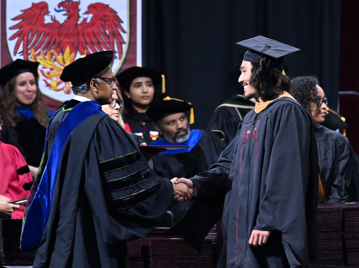 evacoon's tweet image. He did it!!!  He graduated on time with a prestigious U Chicago Booth MBA degree, even after taking a quarter off to play Survivor!!  I'm a proud mother! 🎉♥️👨‍🎓
#boothgrad #survivor #survivor45