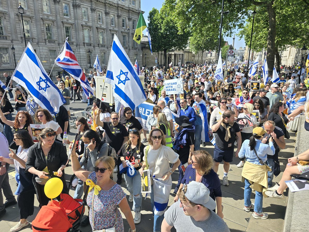 DannyBenDavid's tweet photo. Some 40,000 people rallied outside Downing Street today to call for the immediate return of the more than 120 hostages who still remain in Gaza, 240 days after they were taken captive by Hamas terrorists #bringthemhomenow @710humanchain  @BoardofDeputies @bringhomenow https://t.co/IWKOiZLJkn