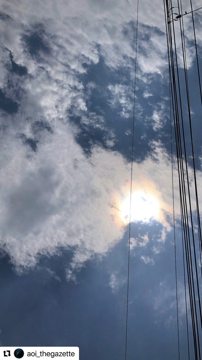 ri_moon20144's tweet photo. 葵くんがInstagramのストーリーにアップしていた空。
そう、日付変わったけど四十九日だったね。
れいたくんちゃんと天国に旅立ったかな？彷徨ってないかな？
れいたくんの居るべき場所はステージだけど、Liveまではお空で見守っててね🌈
区切りなのかもしれないけど、ずっと心の中で生きてるよ🥰 https://t.co/hc3W3klUtD