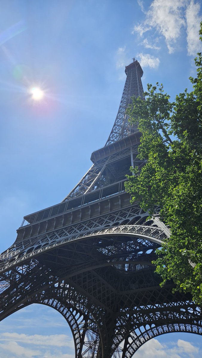 MrDMFL's tweet photo. A few days in Paris with Y8&amp;9 and a few days cycling the Northumbrian coast has made this half term feel really long! Can we have another please?🚲🇫🇷😍 https://t.co/pw4SSHpyzM