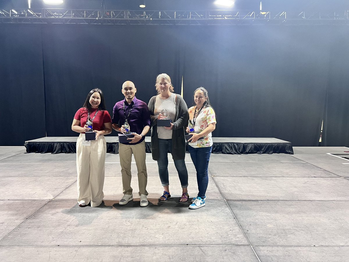 🥹Wow. I am overwhelmed w gratitude for the partnership &amp; leadership from <a href="/EdTechNM/">EdTech Specialists NM</a> &amp; for all of the educators who have spent 6,000+ hours learning new skills to take back to their classrooms from <a href="/EdgeUBadges/">Edge•U Badges</a>.

It was my honor to be your closing keynote! 🫶🏼 #edtechboostnm #FEK12