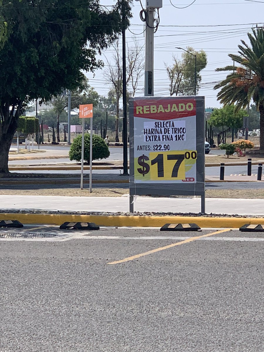 imatium's tweet photo. @HEB_mexico me engañaron 😭 la harina no esta en 17 😅 https://t.co/1QUI3iSonH